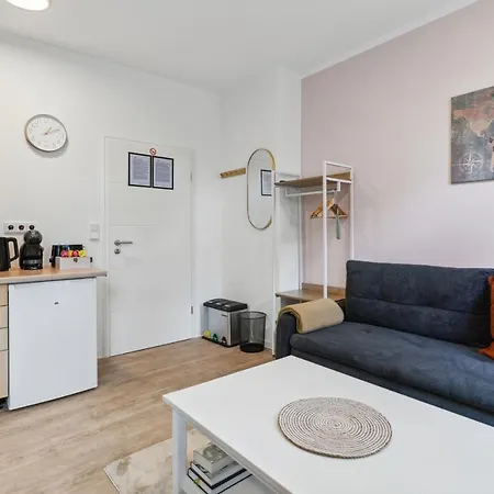 Vorstadtoase Für 3 - Queensize-bett, Schlafcouch, Parkplatz&netflix - Nähe Ber Apartment Eichwalde