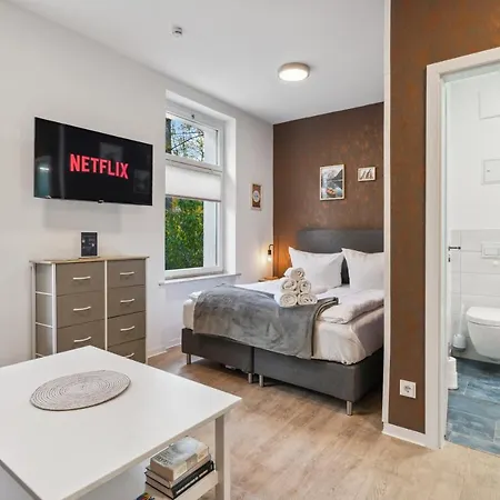 Vorstadtoase Für 3 - Queensize-bett, Schlafcouch, Parkplatz&netflix - Nähe Ber Apartment *