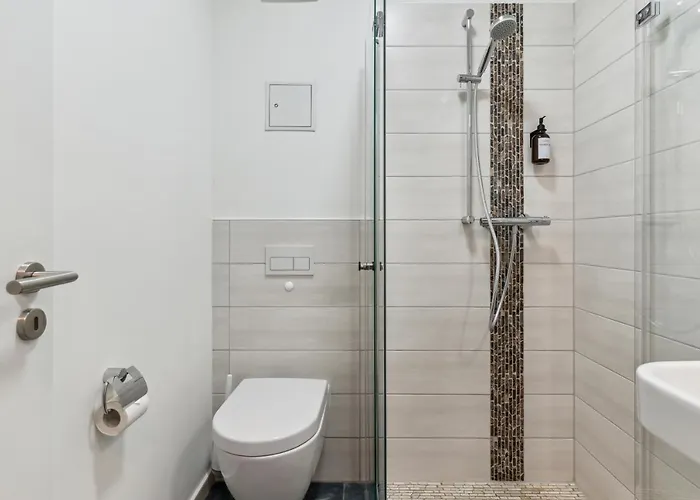 Vorstadtoase Fuer 3 - Queensize-bett, Schlafcouch, Parkplatz & Netflix - Naehe Ber *