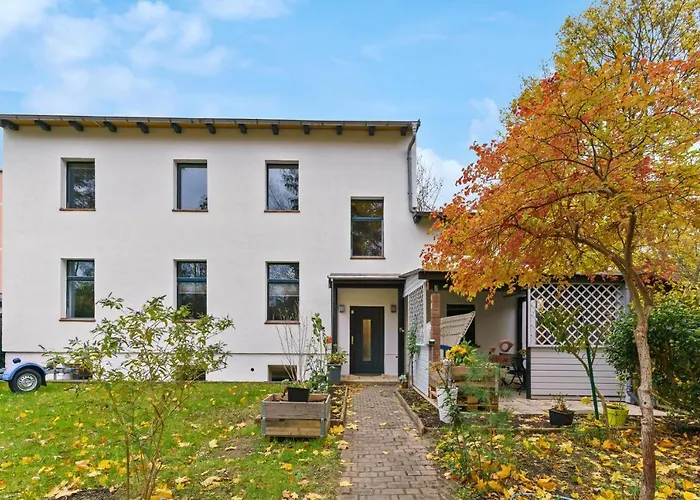 Vorstadtoase Fuer 3 - Queensize-bett, Schlafcouch, Parkplatz & Netflix - Naehe Ber *