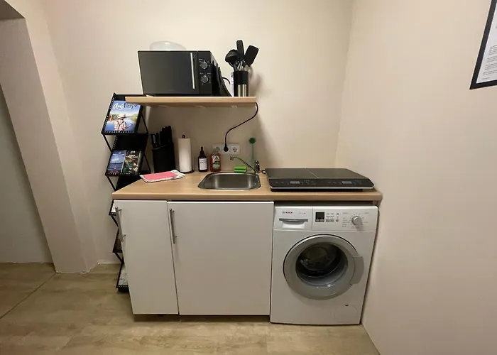 Vorstadtoase Fuer 3 - Queensize-bett, Schlafcouch, Parkplatz & Netflix - Naehe Ber